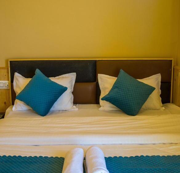 标准间, Goroomgo Ghar Bar Boutique Stay Himachal Pradesh   Luxury Room & Mountain View