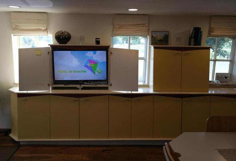 １ベッドルームハウス, Art, Bed & Breakfast