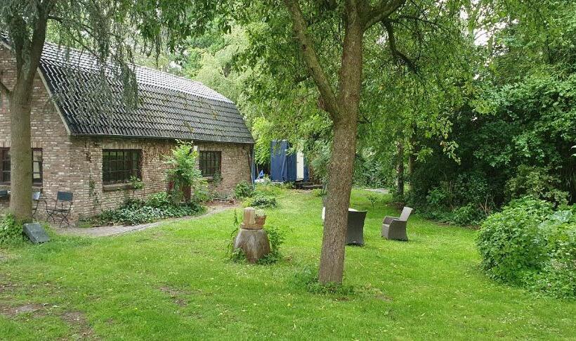 １ベッドルームハウス, Art, Bed & Breakfast