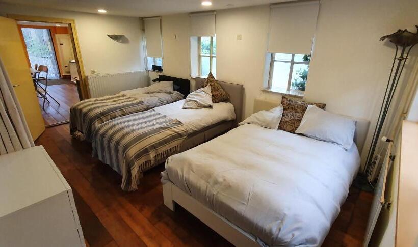 Дом 1 Спальня, Art, Bed & Breakfast
