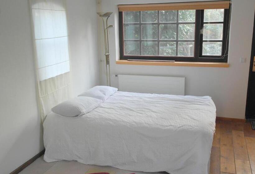 １ベッドルームハウス, Art, Bed & Breakfast