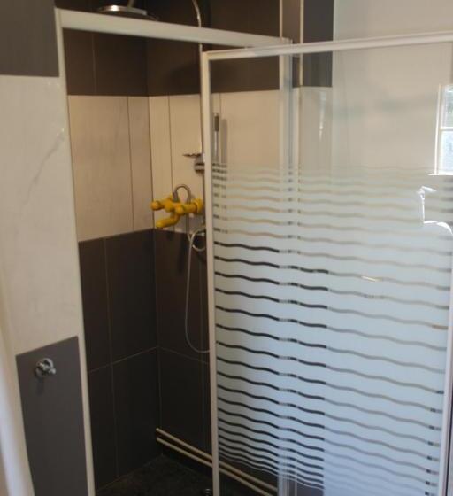 １ベッドルームハウス, Art, Bed & Breakfast