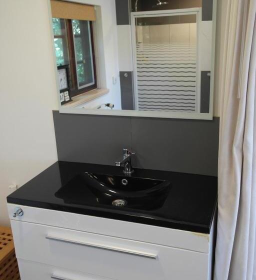 １ベッドルームハウス, Art, Bed & Breakfast