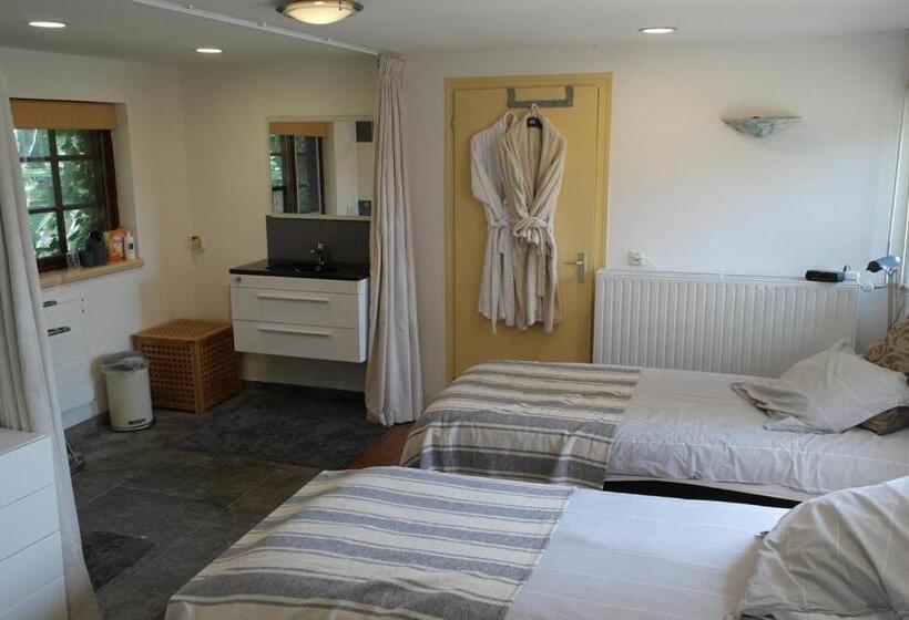 １ベッドルームハウス, Art, Bed & Breakfast