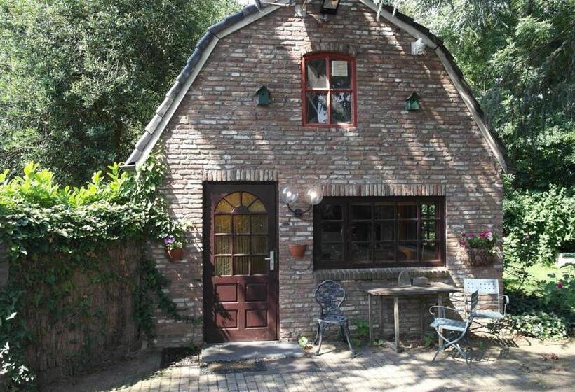 １ベッドルームハウス, Art, Bed & Breakfast