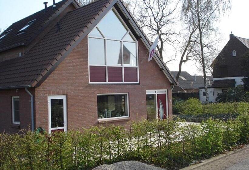 اتاق لوکس با وان آب گرم, B & B Leudal