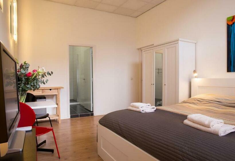 スタンダードルーム, Amsterdam House Of Arts & Crafts