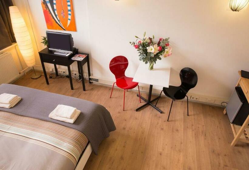 スタンダードルーム, Amsterdam House Of Arts & Crafts