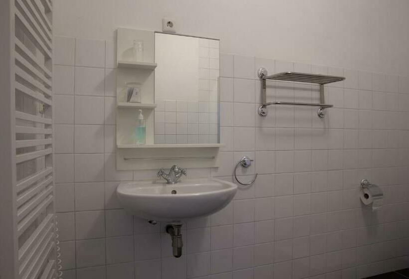 スタンダードルーム, Amsterdam House Of Arts & Crafts