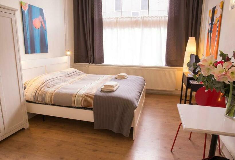 スタンダードルーム, Amsterdam House Of Arts & Crafts