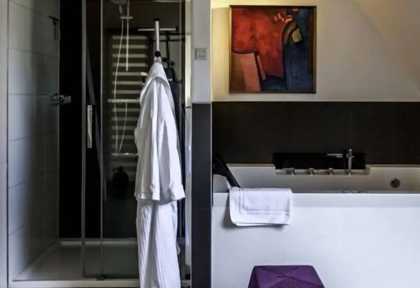Sviitti Poreallas, De Vijf Suites
