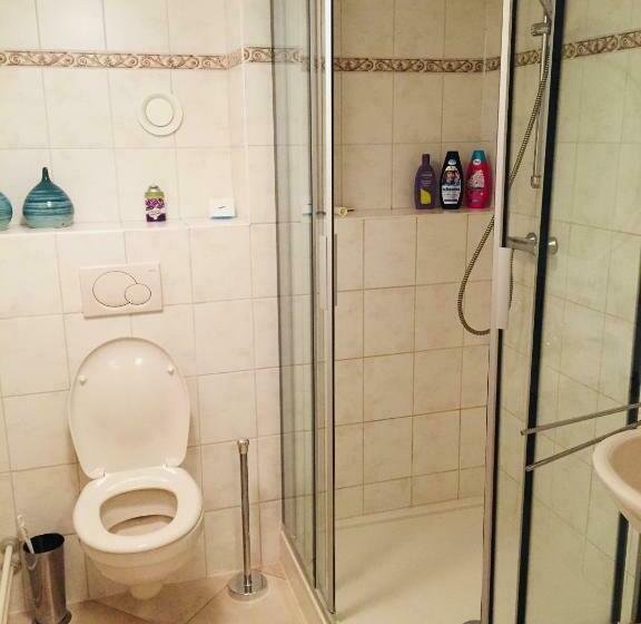 חדר סטנדרט לשלושה עם חדר אמבטיה משוף, Bed & Breakfast  Het Oude Nest