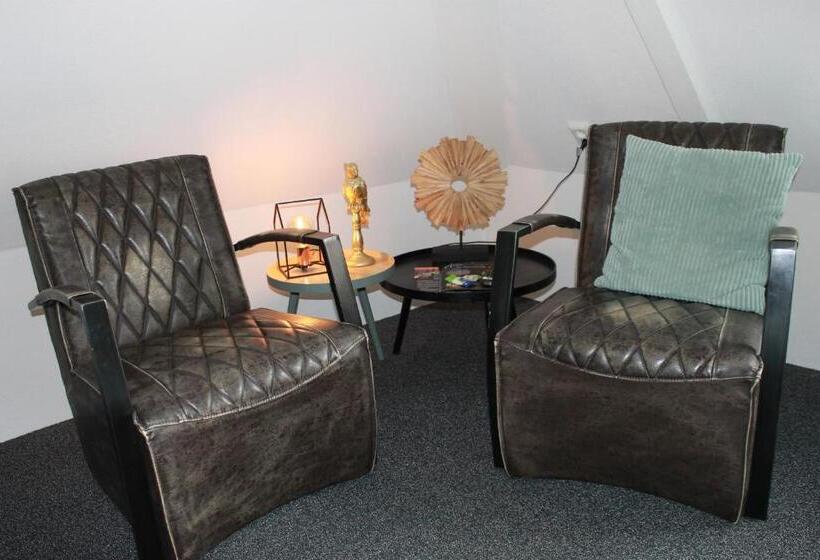 Семейный Номер, Anna Casparii