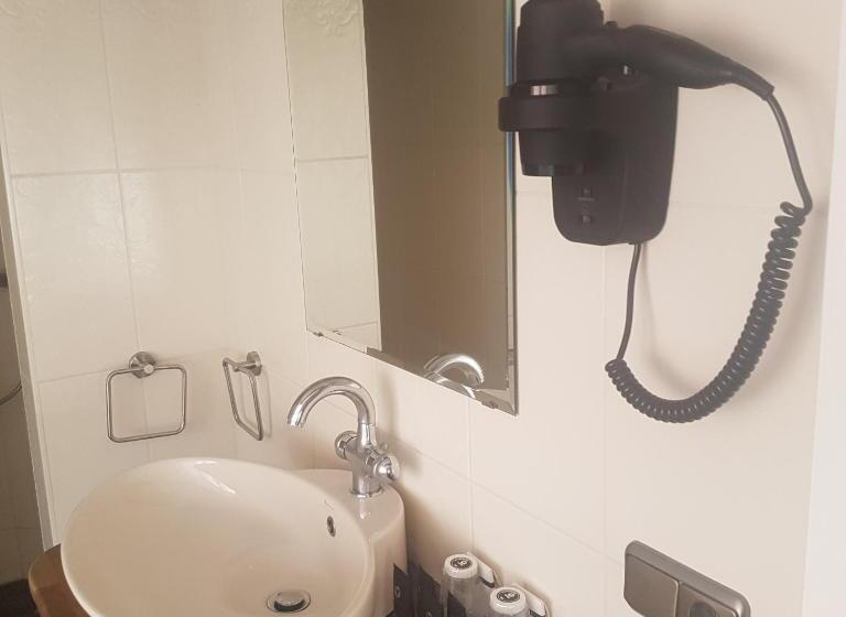 Семейный Номер, Anna Casparii