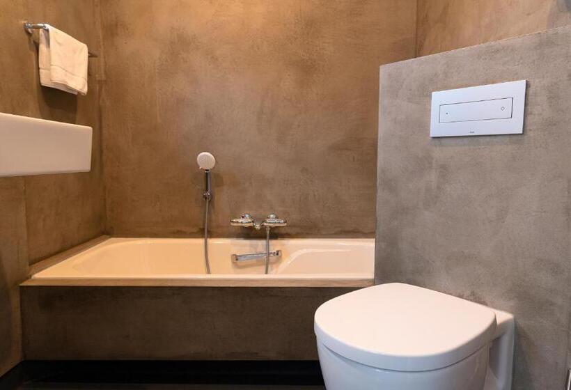 Номер Basic, Anna Casparii