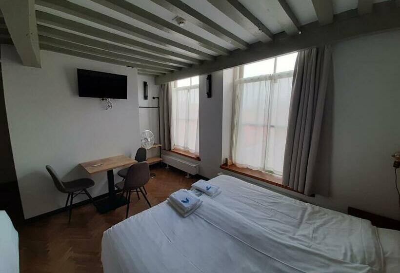 غرفة قياسية ثلاثية, Hector Zierikzee