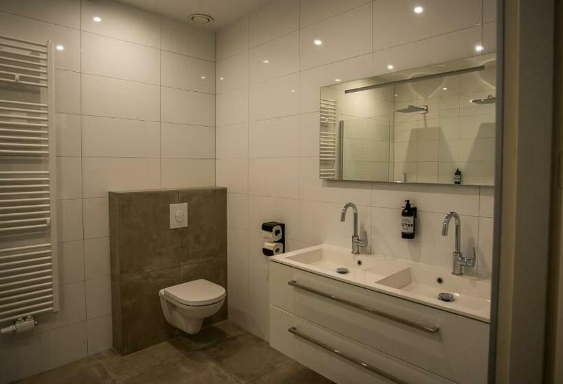 جناح عائلي, Hector Zierikzee