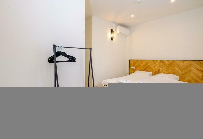 غرفة قياسية ثلاثية, Hector Zierikzee