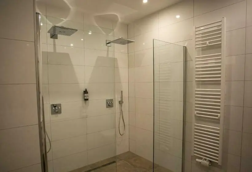 スイート(家族用), Hector Zierikzee