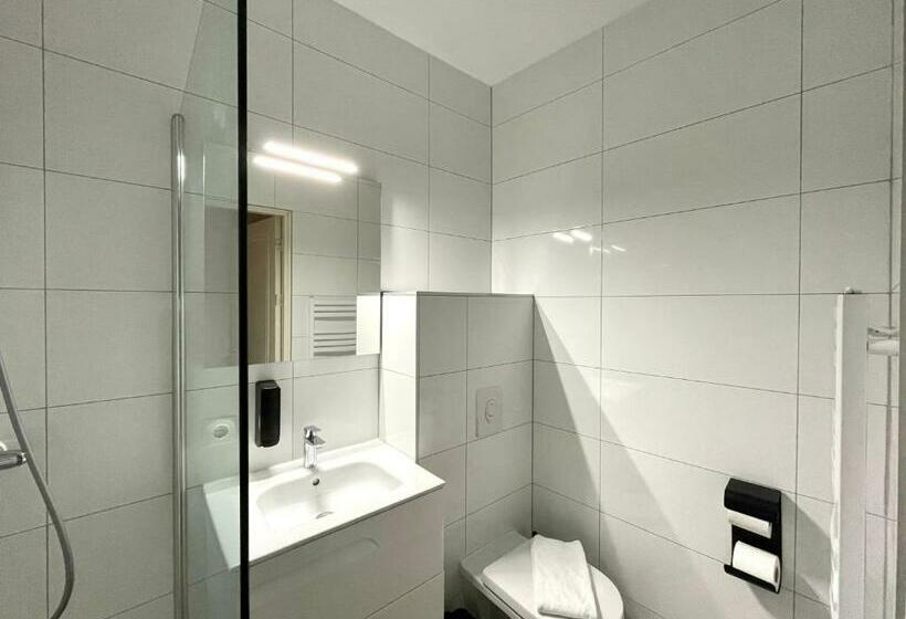 غرفة قياسية ثلاثية, Hector Zierikzee