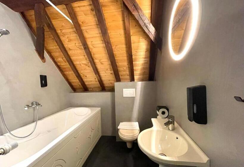 غرفة أساسية, Hector Zierikzee