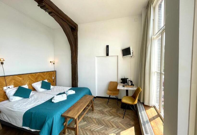 Номер Стандарт Вид на Город, Hector Zierikzee