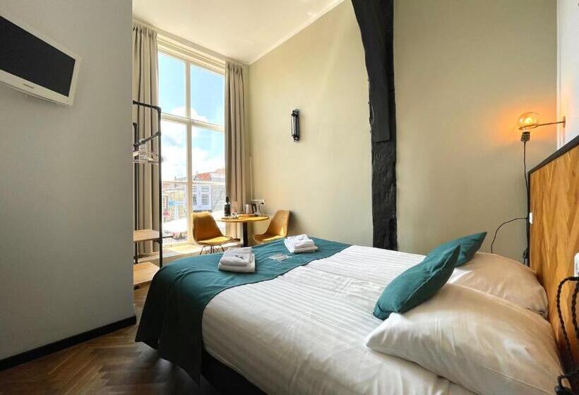 غرفة قياسية مطلة على المدينة, Hector Zierikzee