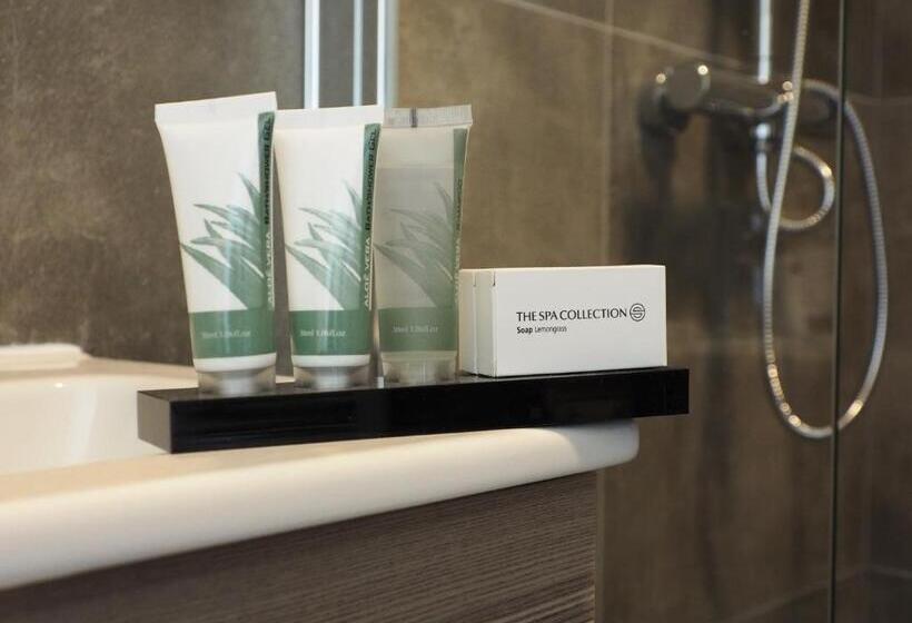 标准间, T Vertrek