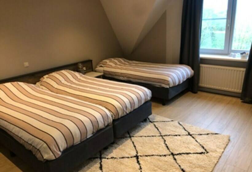 スタンダードトリプルルーム, Zuideinde