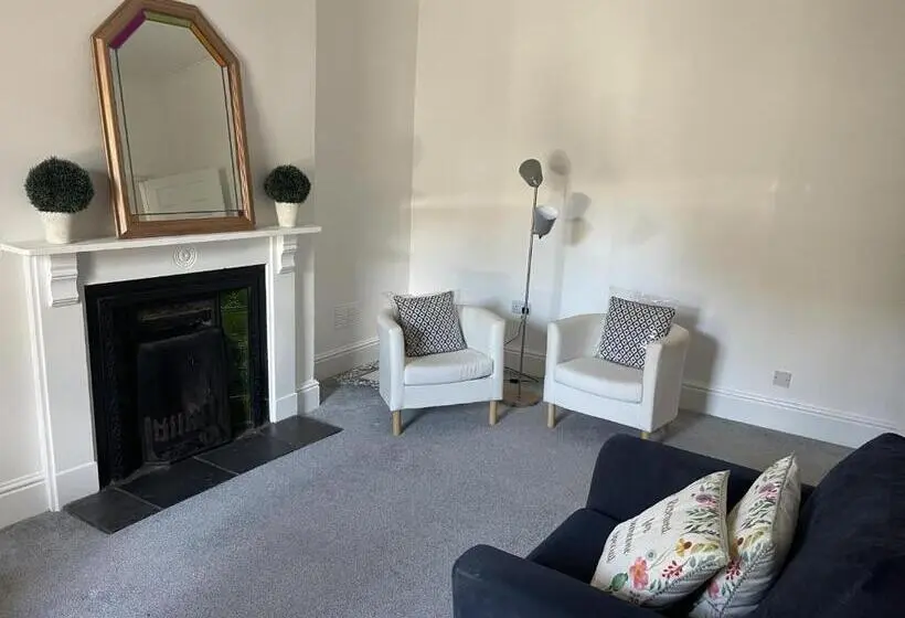 デラックスルーム, Golden Triangle Townhouse