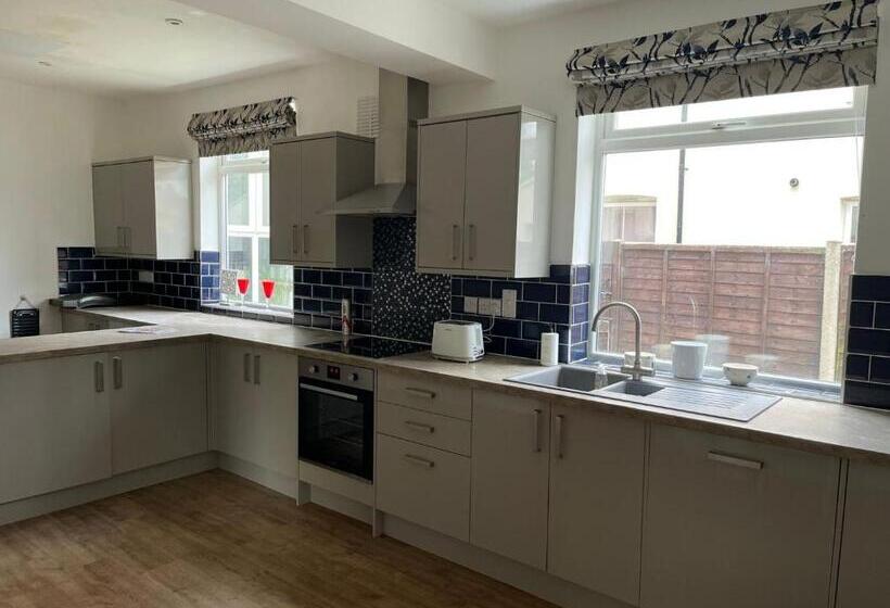 اتاق استاندارد با سرویس بهداشتی مشترک, Golden Triangle Townhouse