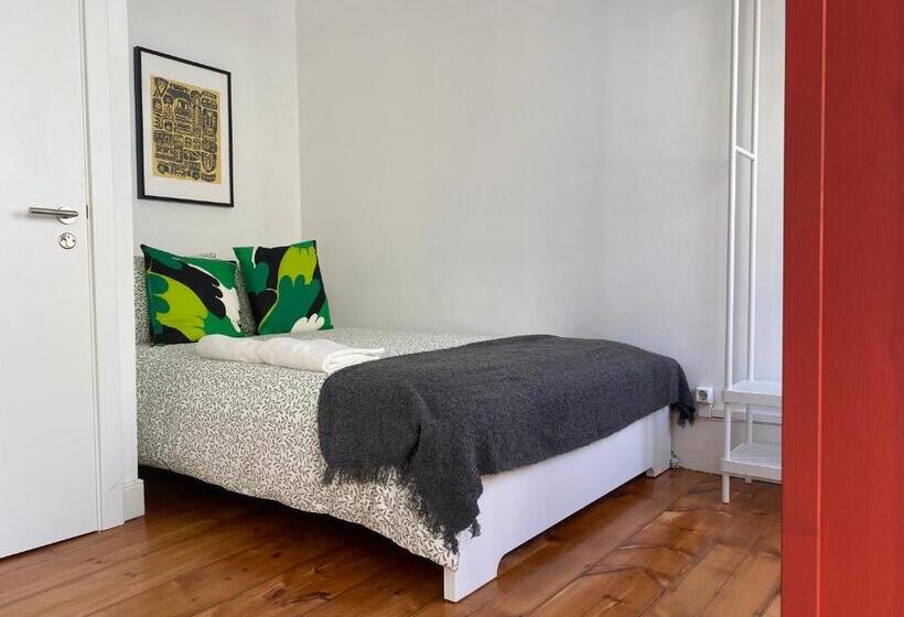 اتاق عادی, Terrace House