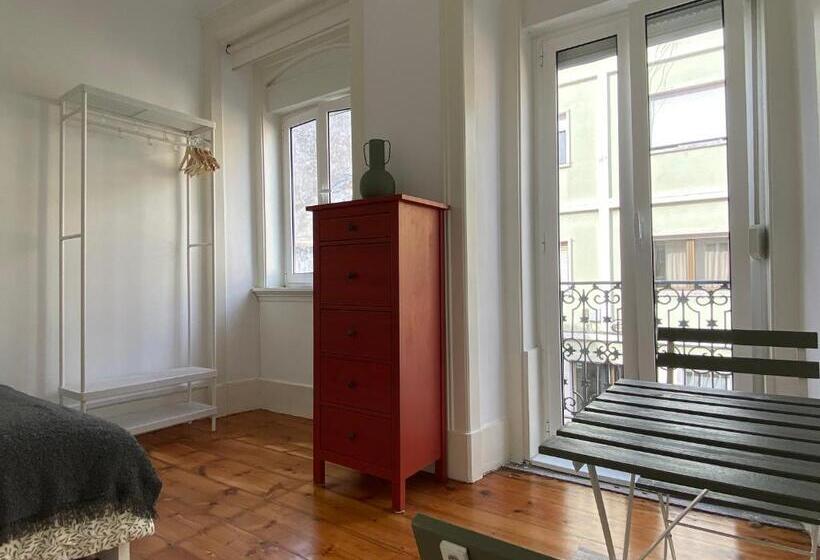 اتاق عادی, Terrace House