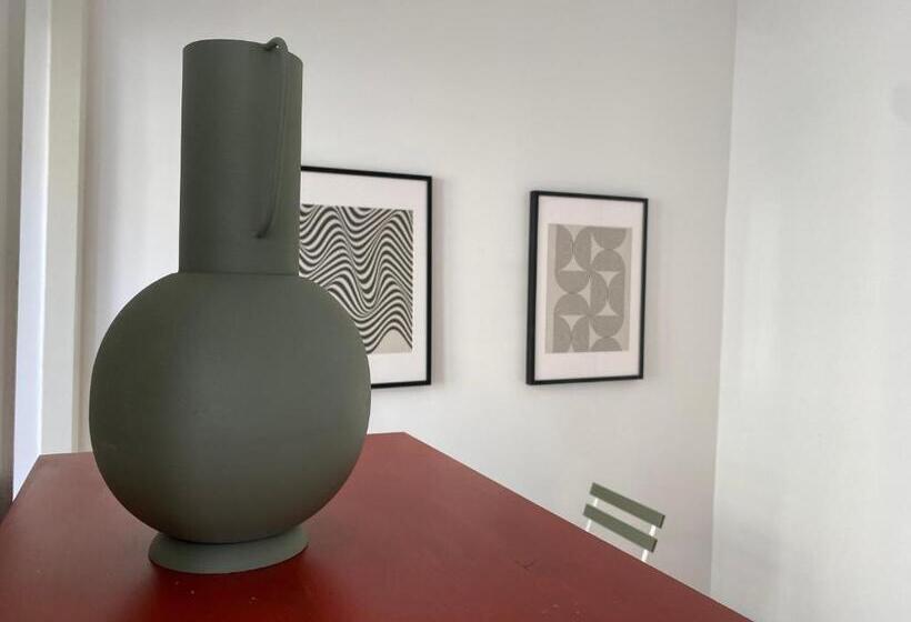 اتاق عادی, Terrace House