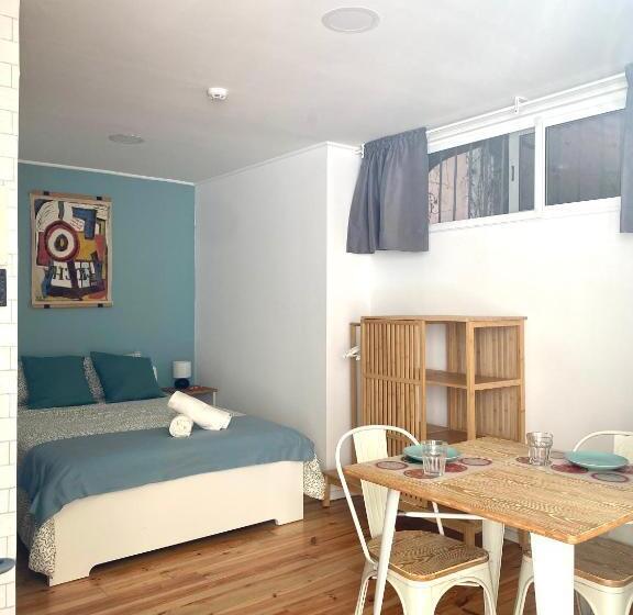 استودیوی استاندارد, Terrace House