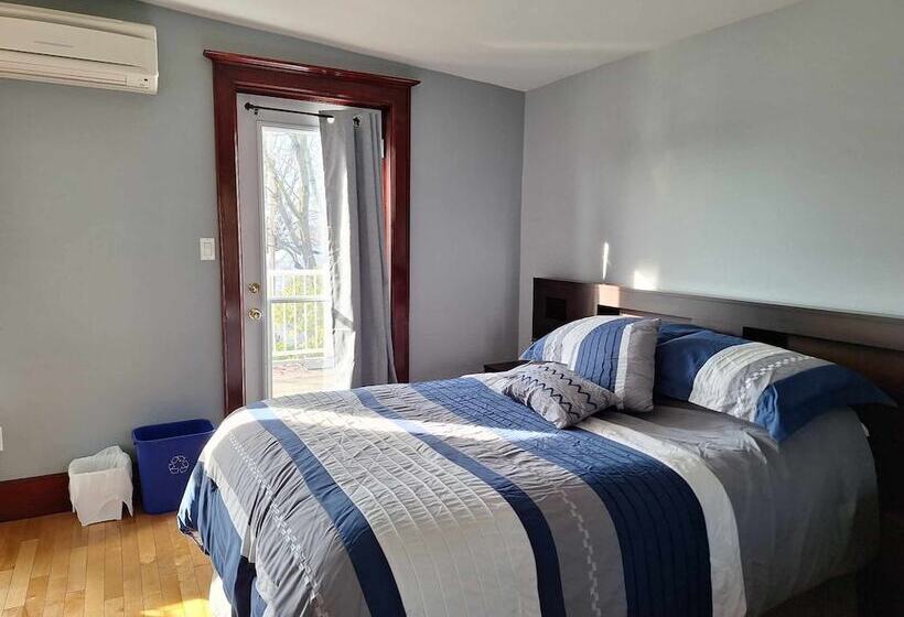 패밀리 룸, Le 100 St Laurent