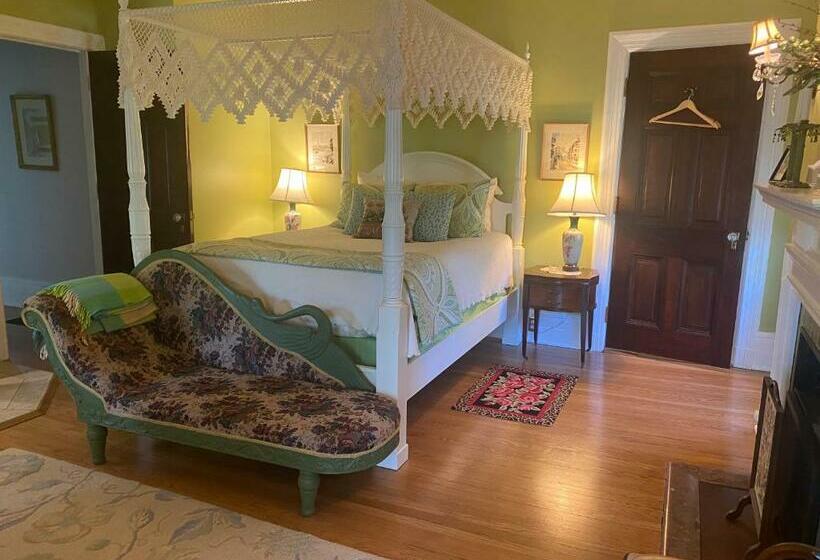 غرفة ديلوكس, Montrose Inn