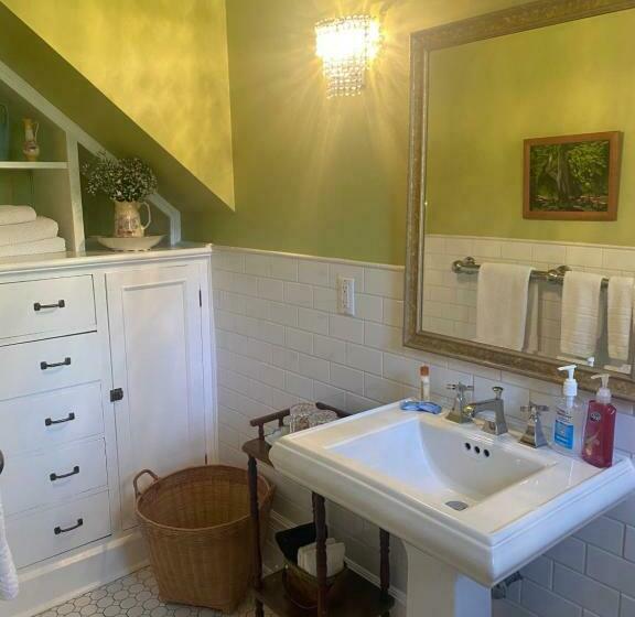 غرفة ديلوكس, Montrose Inn