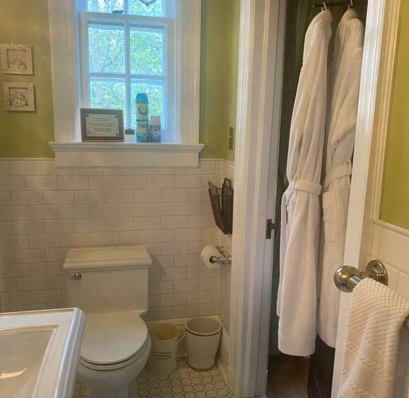 غرفة ديلوكس, Montrose Inn