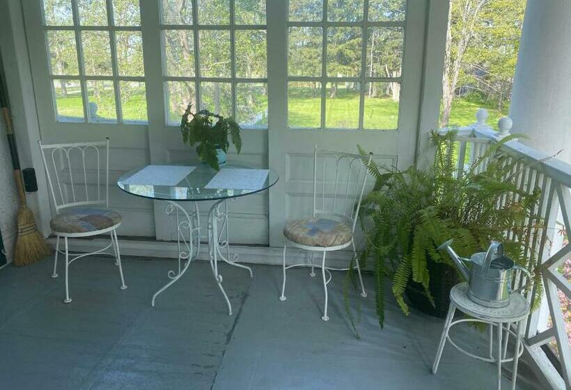 غرفة ديلوكس, Montrose Inn