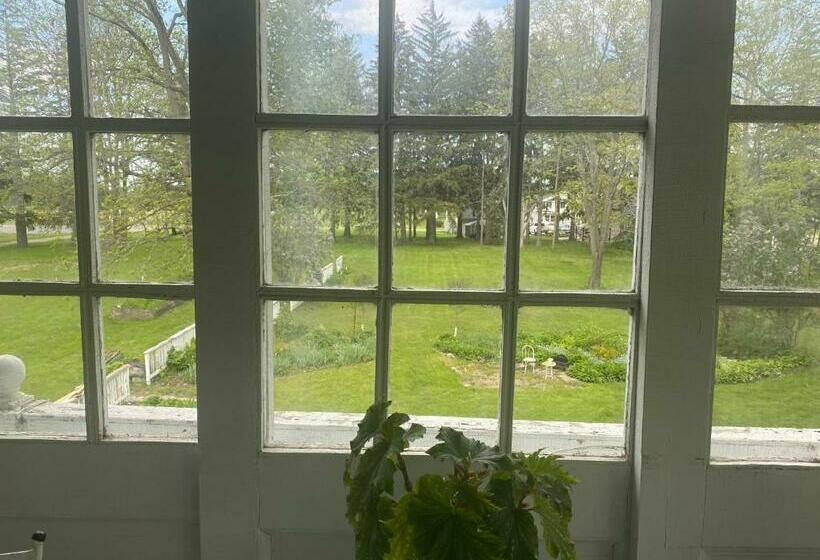 غرفة ديلوكس, Montrose Inn