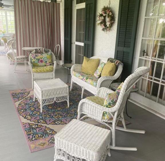 غرفة ديلوكس, Montrose Inn