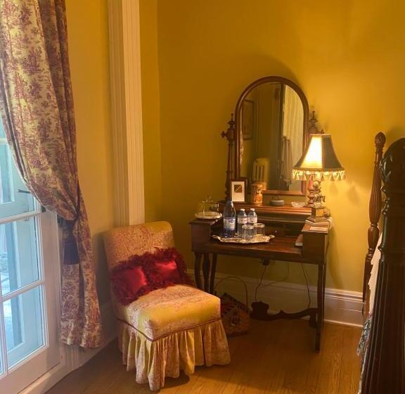 غرفة ديلوكس, Montrose Inn