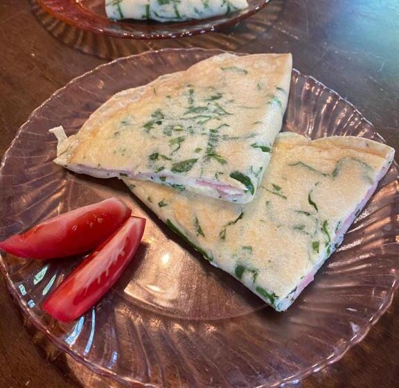 جناح ديلوكس, Montrose Inn