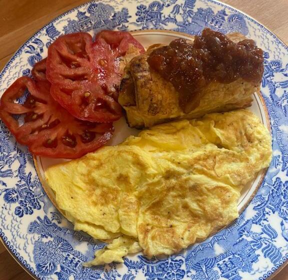 جناح ديلوكس, Montrose Inn