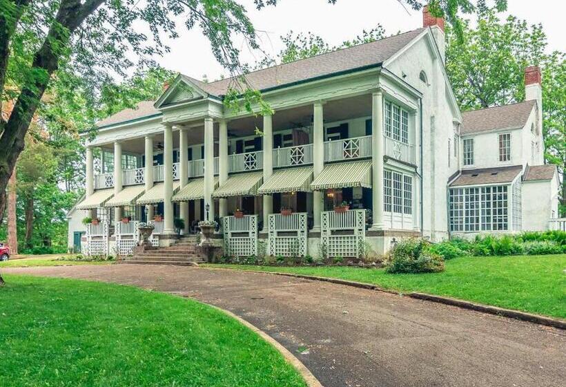 جناح ديلوكس, Montrose Inn