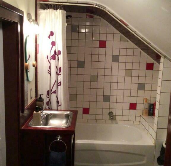 غرفة إقتصادية فردية, Nisku Guest House