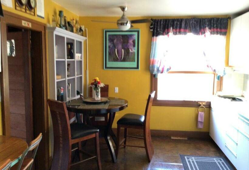 غرفة إقتصادية فردية, Nisku Guest House