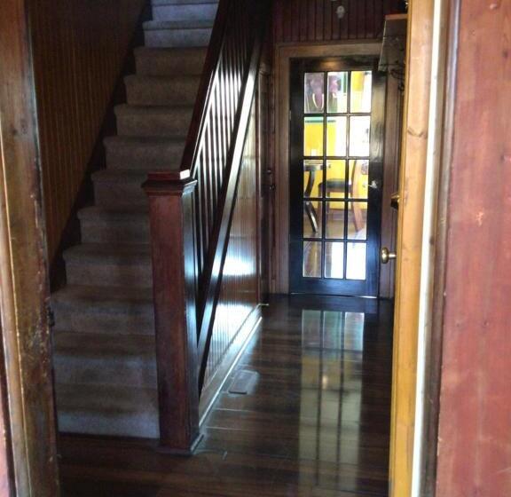 غرفة إقتصادية, Nisku Guest House