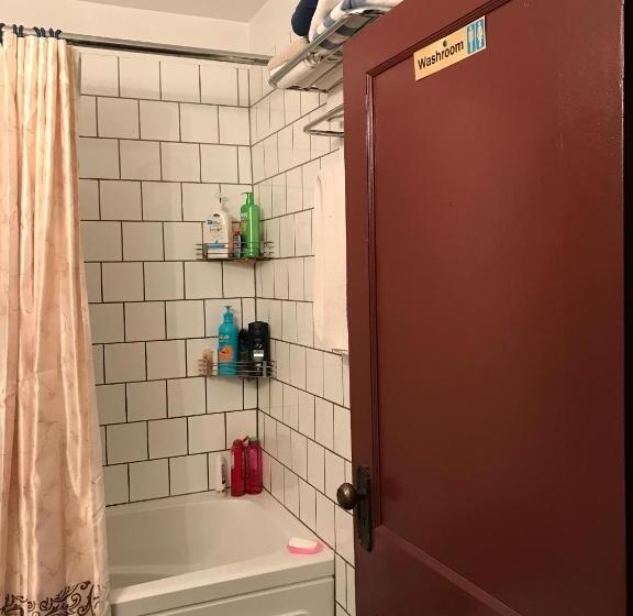 غرفة إقتصادية, Nisku Guest House